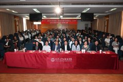 大学牙医学院院长金力坚传授做了题医学专业教